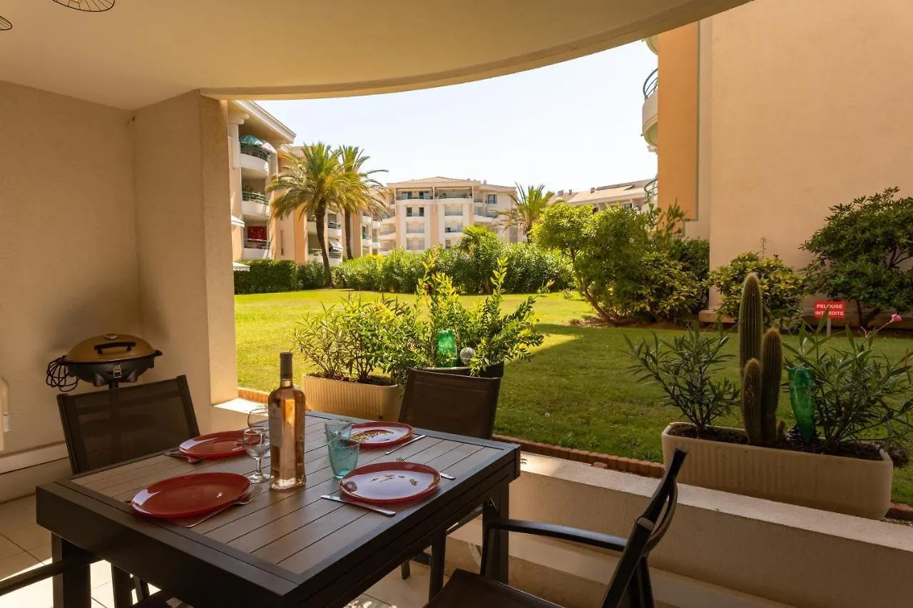 Location Port Frejus, Bord De Mer Apartment