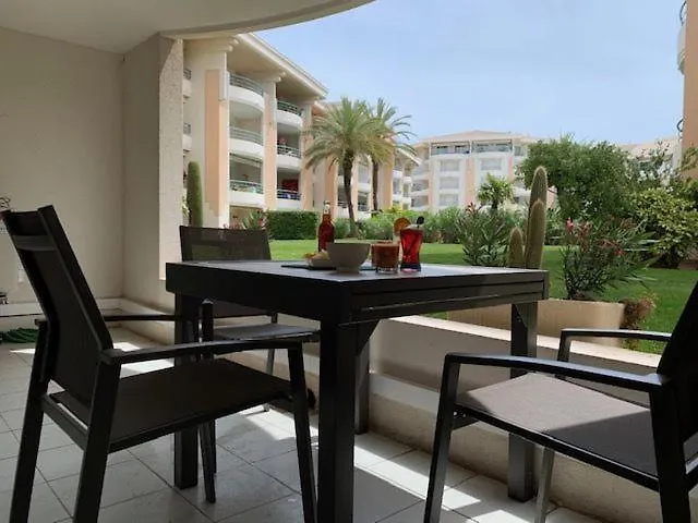 Location Port Frejus, Bord De Mer Apartment France